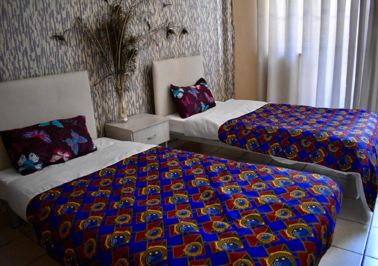 Urban Backpackers Hostel โจฮันเนสเบิร์ก ภายนอก รูปภาพ