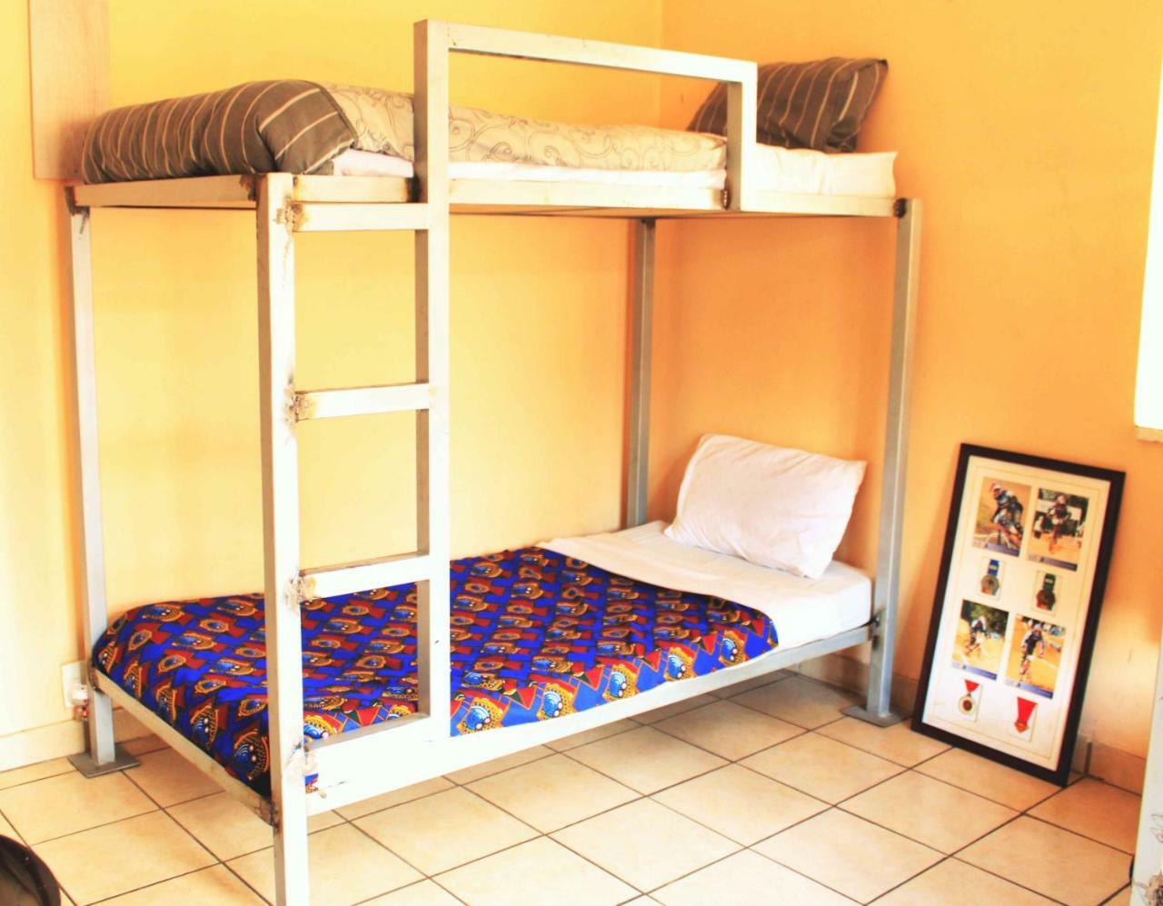 Urban Backpackers Hostel โจฮันเนสเบิร์ก ภายนอก รูปภาพ