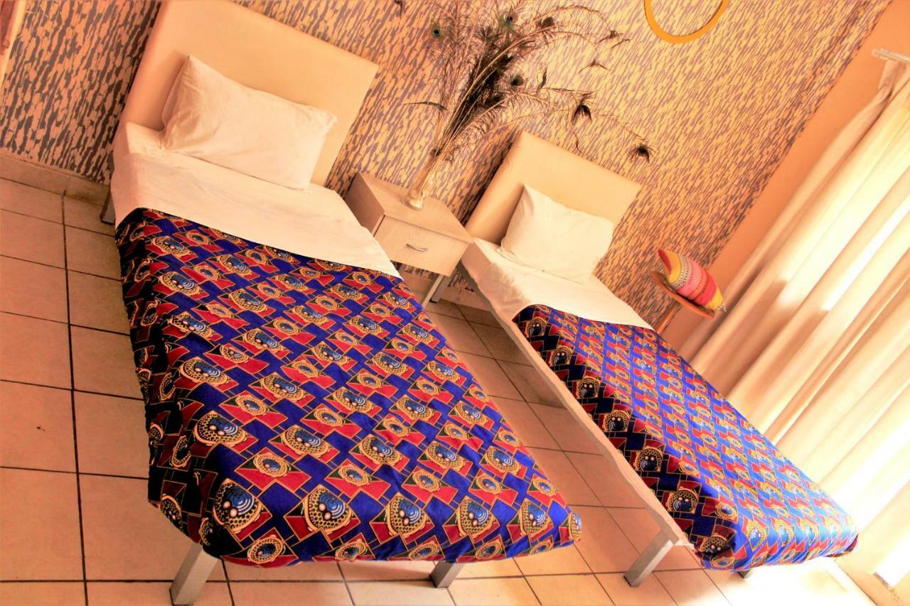 Urban Backpackers Hostel โจฮันเนสเบิร์ก ภายนอก รูปภาพ